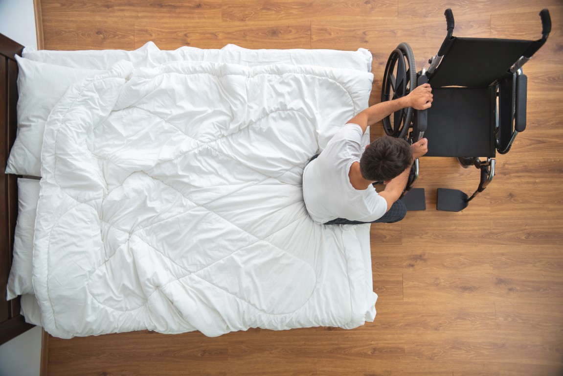 Materac rehabilitacyjny ułatwiający transfer i opiekę nad osobą niepełnosprawną